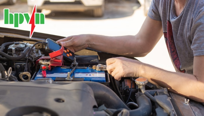 Lắp đặt ắc quy nhanh đ&uacute;ng kỹ thuật