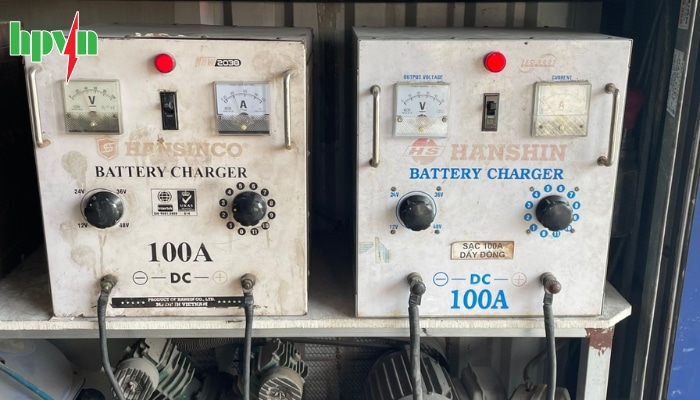 Sạc bình ắc quy khô không có chế độ tự động